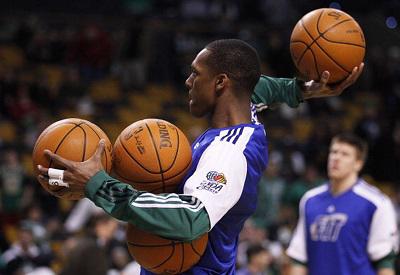 马宁入选2026世界杯候选裁判员培训名单，将经历最后一次考核（马宁入围2026年世界杯候选裁判员培训名单，迎来最终考核）