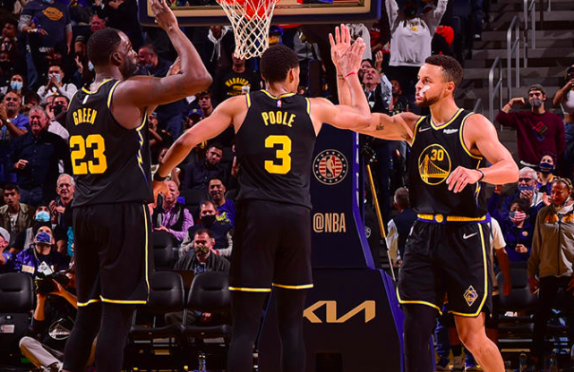 另一个半球的思念，奥斯卡晒出在家观看海港亚冠比赛照片（远隔半球仍心系海港，奥斯卡在家观战亚冠晒照）