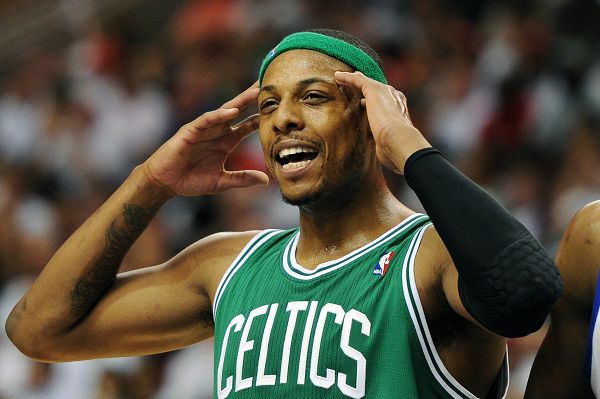 足球国足替补席贡献大，两人替补破门（国足板凳深度显威，两名替补联袂破门）