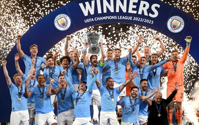 欧冠战报：格鲁克双响，阿贾克斯4-2逆转卡拉巴克收获首胜（欧冠快讯：格鲁克梅开二度 阿贾克斯4-2逆转卡拉巴克迎来首胜）