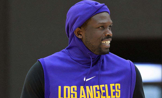 雷霆狂胜独行侠豪取14连胜！SGA三节打卡33分，浓眉9中1仅得2分（雷霆大胜独行侠豪取14连胜：SGA三节轰33分，浓眉9投1中仅2分）