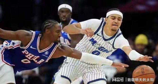 沃尔什的表现犹如球场上的新无眉大侠，场均贡献15.7分，命中率高达95%（沃尔什化身球场无眉新侠，场均15.7分、投篮命中率高达95%）