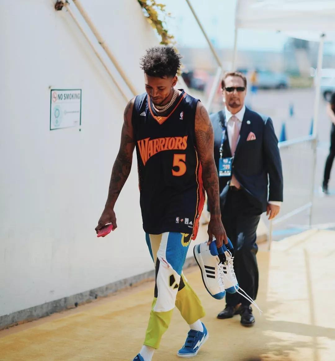 全队打得太齐心，根本挡不住（全队同心协力，所向披靡）