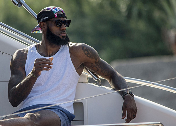 太阳队与灰熊队的激烈对决（太阳与灰熊巅峰对决）