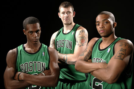 年关将至，中超各队目标各异，政府支持都是关键!（岁末将临，中超诸队各定航向，政府助力仍是关键）