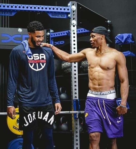 萨巴蒂尼谈孔蒂爆发：球队表现糟糕且脱节，但球员需要被关爱（萨巴蒂尼评孔蒂发飙：球队低迷且脱节，但球员仍需被关怀）