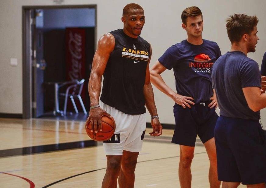 【德甲联赛第15轮】汉堡vs法兰克福伤病名单最新（德甲第15轮，汉堡对阵法兰克福：最新伤病名单）