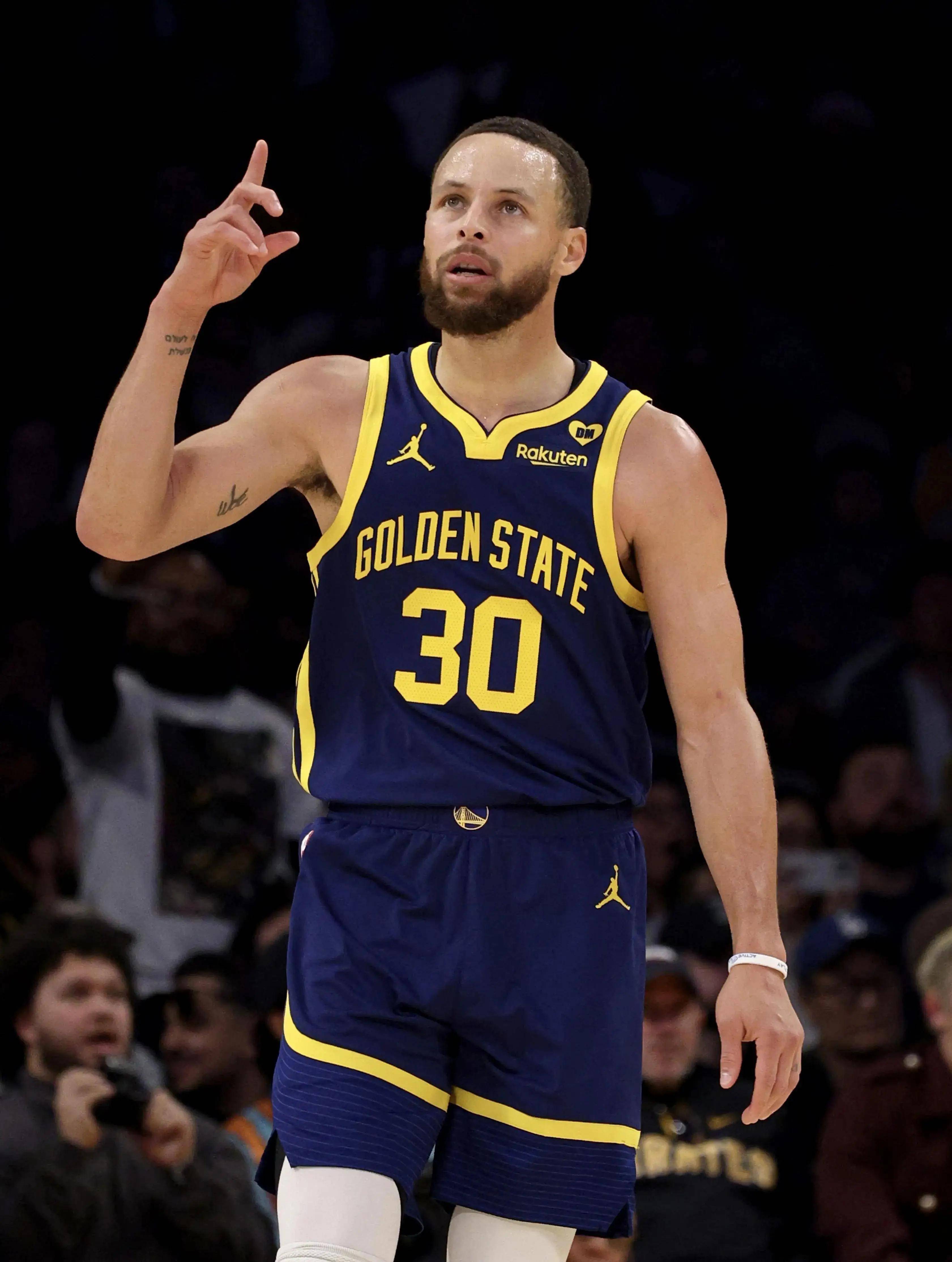 比利亚雷亚尔2-0西班牙人，莫雷诺建功，莫莱罗锦上添花（黄潜2-0击退西班牙人：莫雷诺先拔头筹，莫莱罗再下一城）